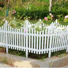 Hàng rào nhựa trang trí sân vườn phong cách Châu Âu